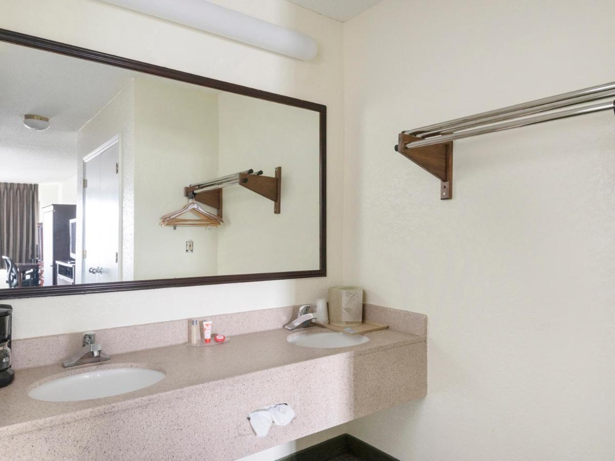 Econo Lodge แคนนาโปลิส ภายนอก รูปภาพ